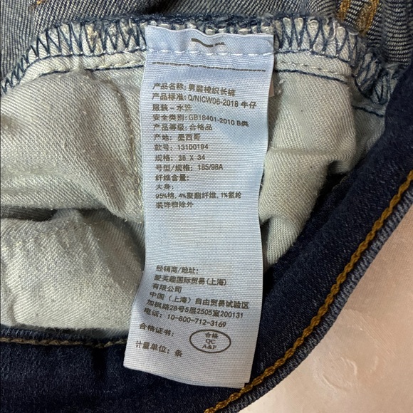 Men’s Abercrombie & Fitch Cross USA Flag Patched Distressed Blue Jeans, 38x34 - Picture 12 of 12